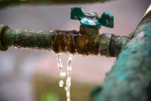 Water leakage at the junction of the water shut-off valve and pipe.
