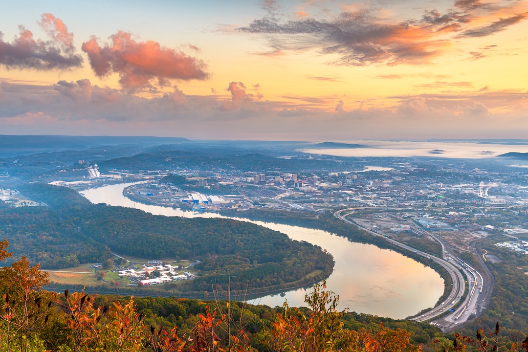 Chattanooga, Tennessee, USA view from Lookout Mountain at dawn.